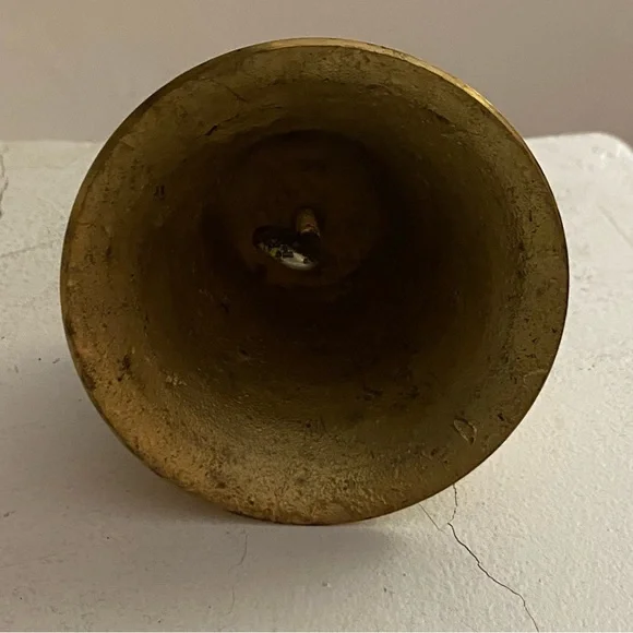 Vintage solid brass Englishman Bell (no clapper) - Picture 7 of 8
